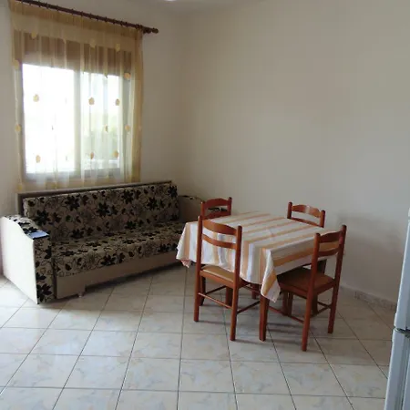 Vila Genos Lungomare * Vlorë