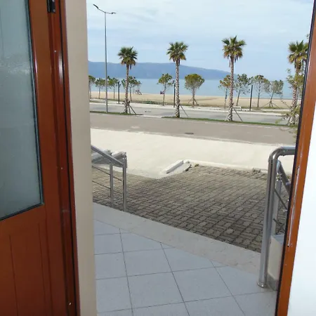 Vila Genos Lungomare * Vlorë